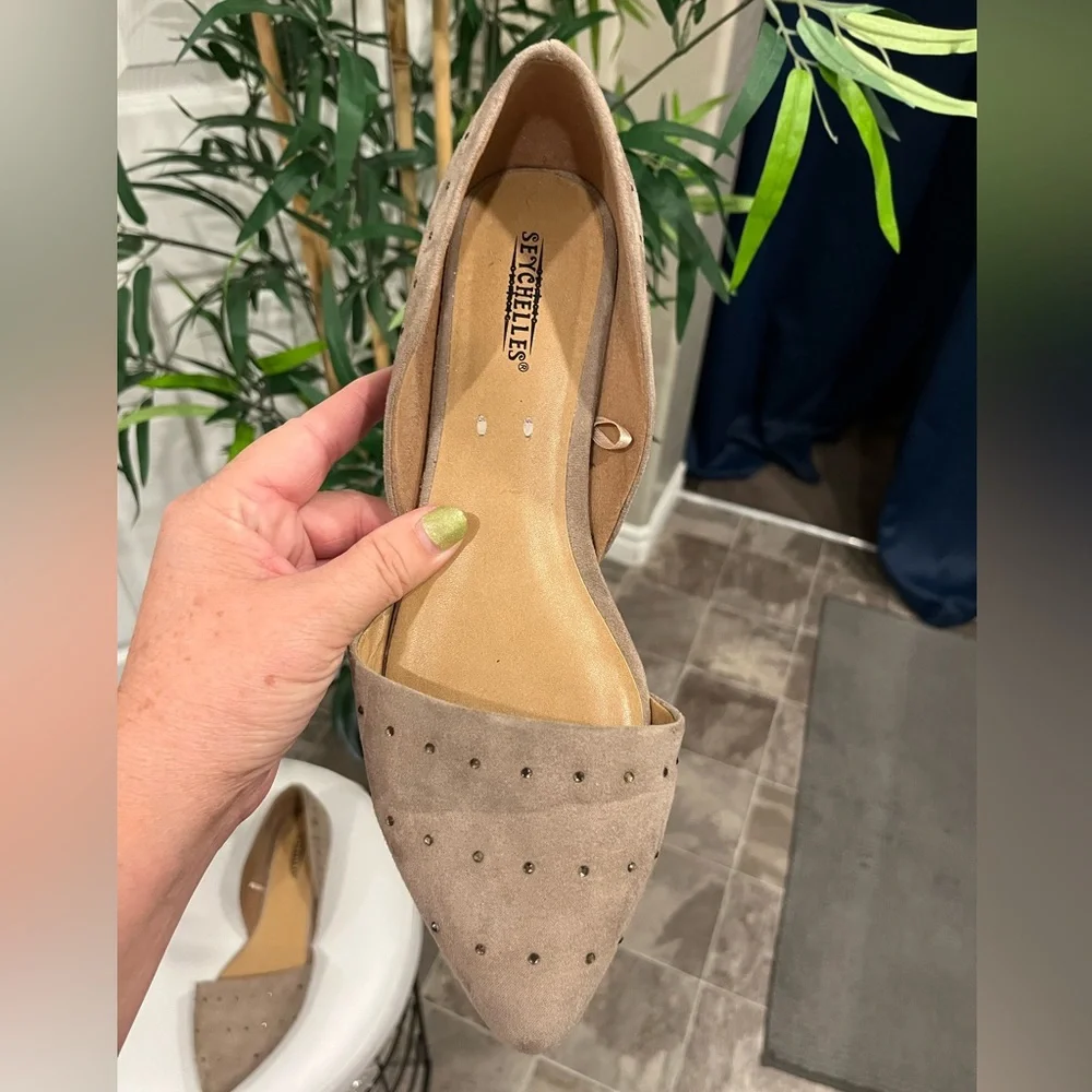 Seychelles brand taupe flat with rhinestone detail - Picture 5 of 16